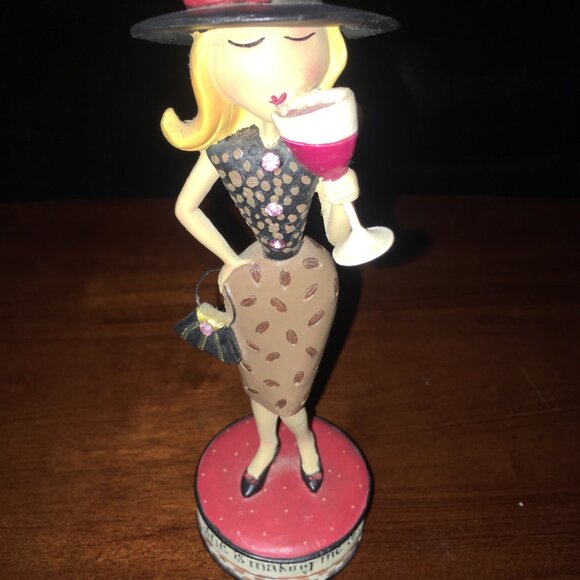 Lady Figurine - Picture 5 of 6